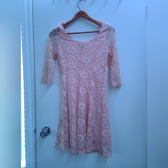 Light pink Lace Dress - Picture 2 of 6